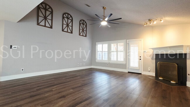 Building Photo - 5004 Evergreen Dr
