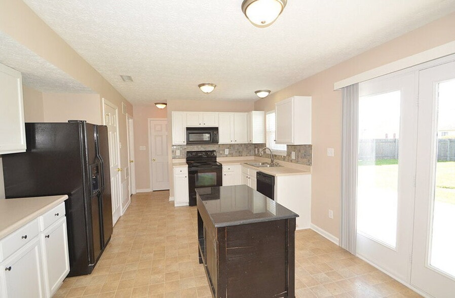 Building Photo - 6917 Tree Top Ln