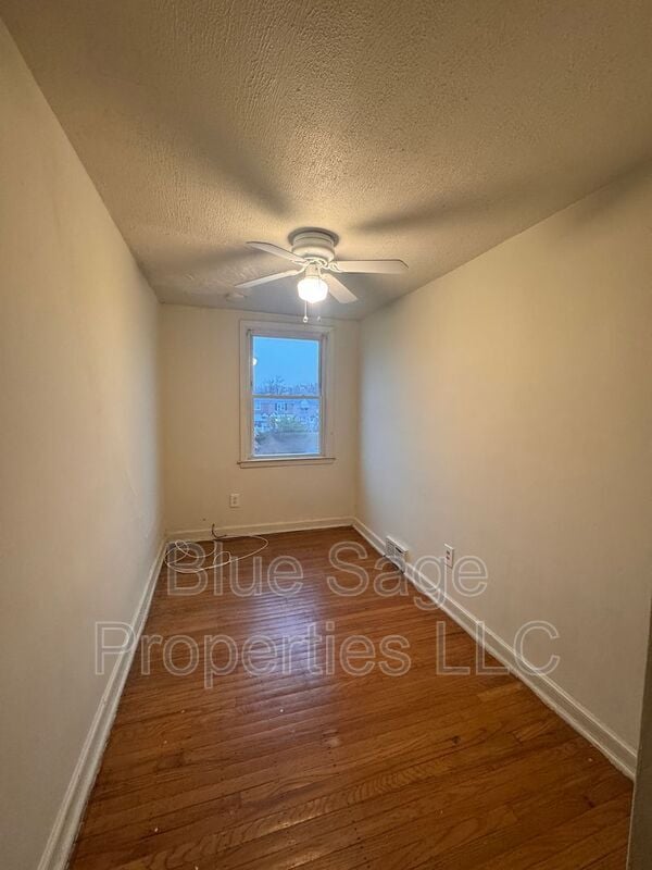 Building Photo - 575 S 4th St