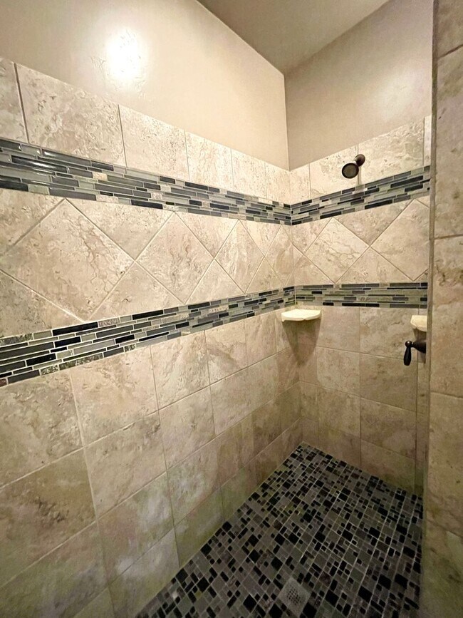 Building Photo - Beautiful 3 Bedroom Home in Central Kingman!