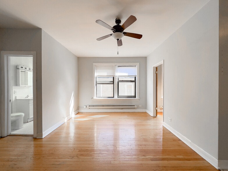 Building Photo - 1055 W George