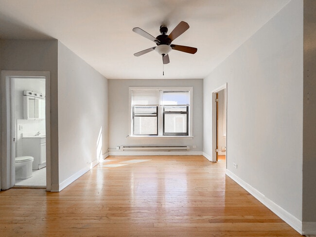 Building Photo - 1055 W George