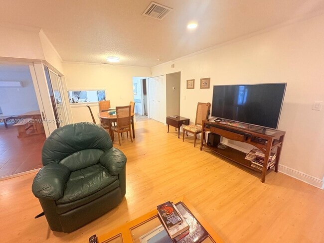 Building Photo - 927 NW 106th Ave Cir