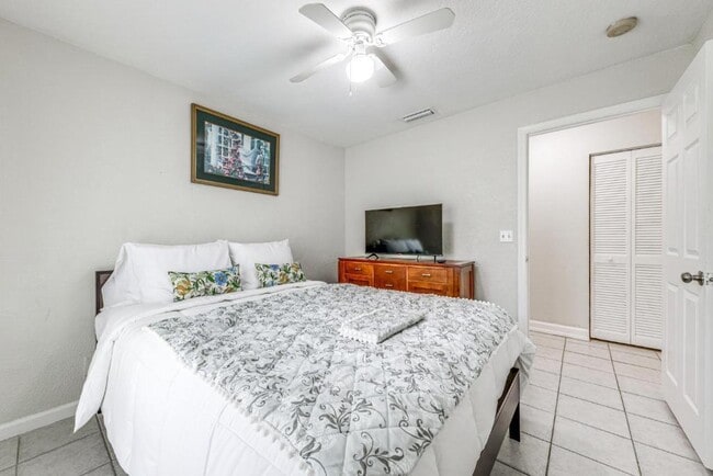 Building Photo - 4815 Bertha St