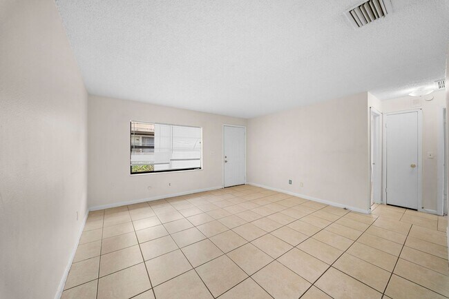 Building Photo - 5551-5553 5th Ave