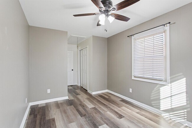 Building Photo - End-Unit 3BR Townhome Courthouse Green Near Fort Eustis