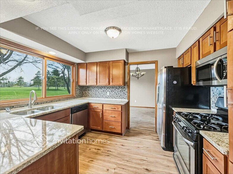 Building Photo - 7015 W Shadow Lake Dr