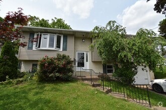 Building Photo - 3 Bedroom Home in Camp Hill