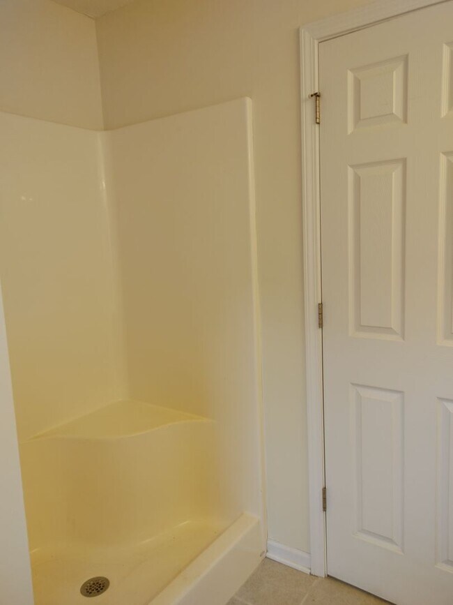 Building Photo - West Knoxville 37909 - Beautiful & newly remodeled with 4 bedroom, 3.5 baths - Call Sharon Arnwin...