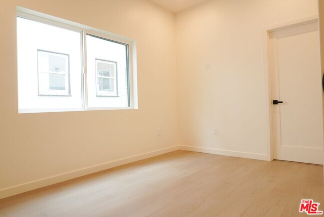 Building Photo - 1515 S Hayworth Ave