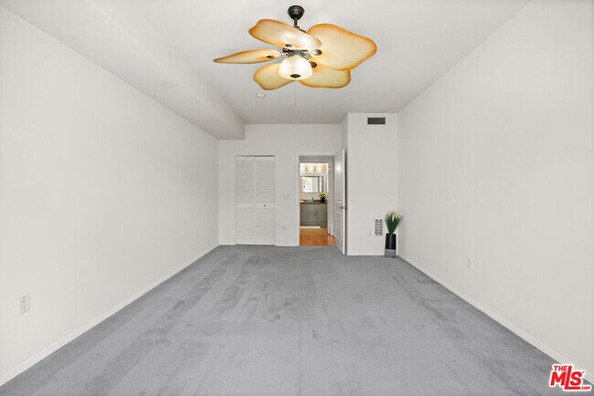 Building Photo - 100 S Alameda St