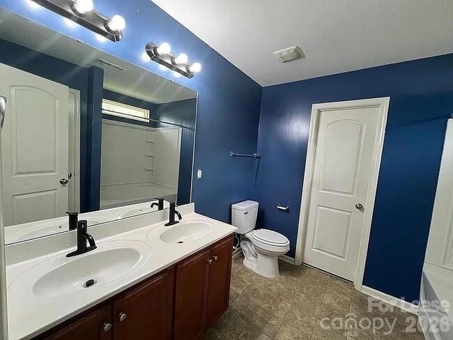 Building Photo - 4828 Lynn Lee Cir