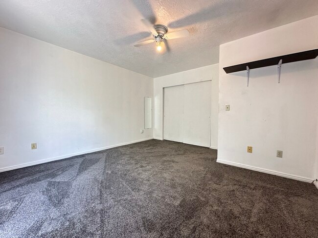 Building Photo - 1034 3350 N