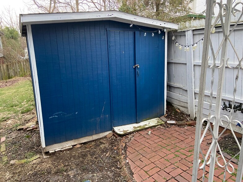Shed - 146 E State St