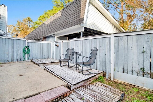 Building Photo - 5900 Grelot Rd