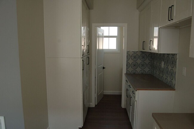 Building Photo - 425 W Duarte Rd