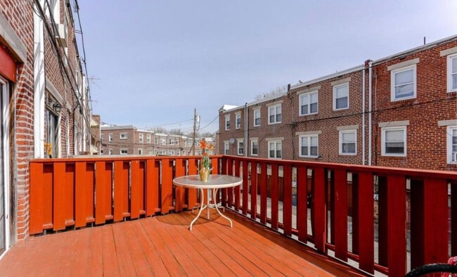 Building Photo - 817 Eaton Rd