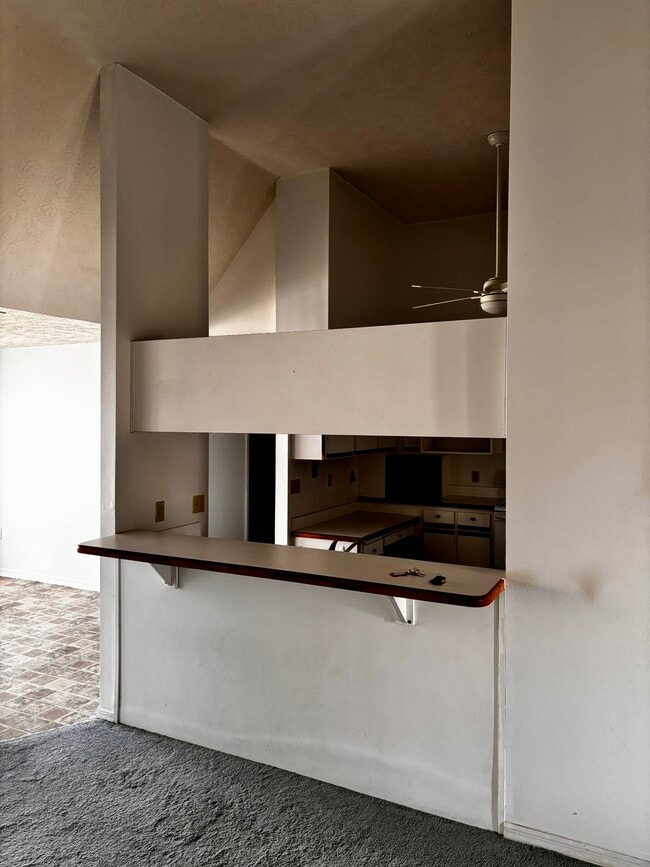 Building Photo - 1050 S Crystal Glen Dr