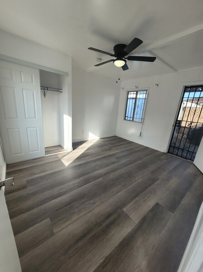 Building Photo - 137 E R St