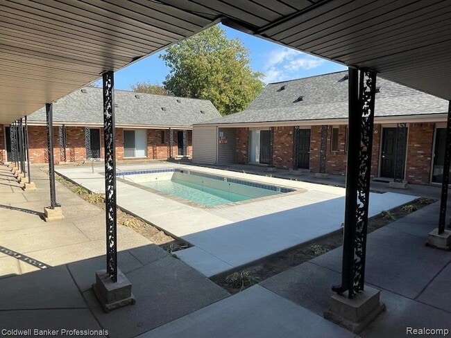 Building Photo - 620 E Lincoln Ave