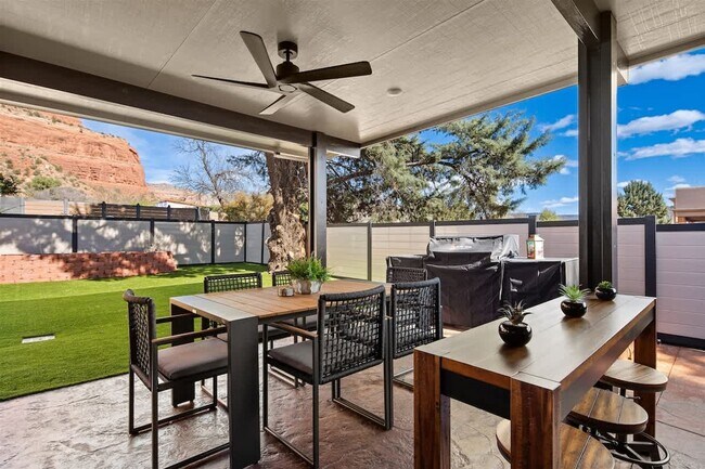 Building Photo - 200 Cathedral Rock Dr