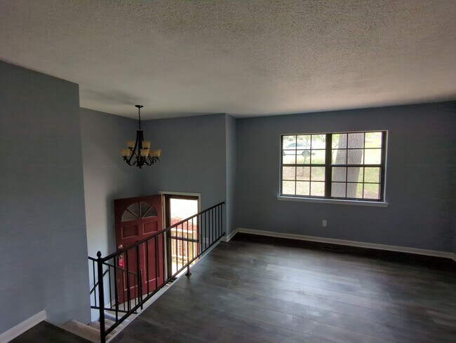 Building Photo - 1605 Wendy Cir