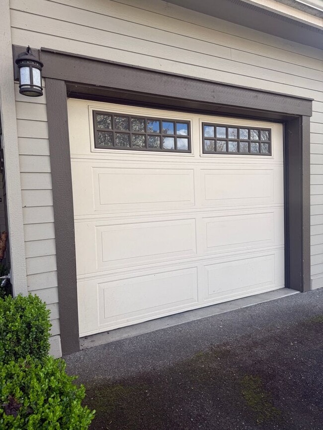 Building Photo - 2BED 2.5 BATH - TOWNHOME IN A QUIET NEIGHBORHOOD