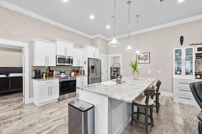 Building Photo - 518 Sibert Ave