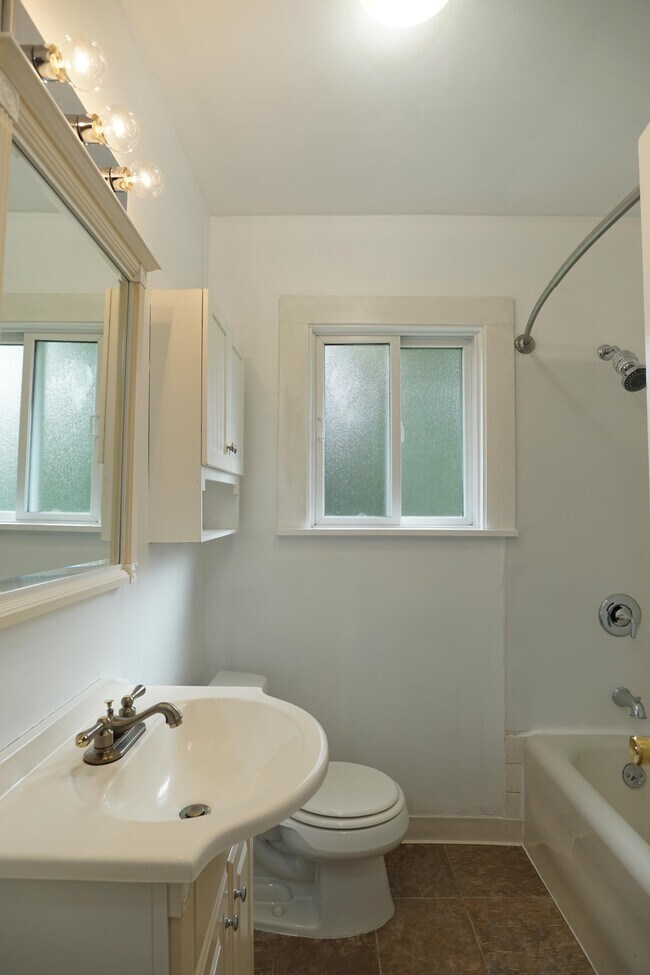 Building Photo - 329 Renton Ave S