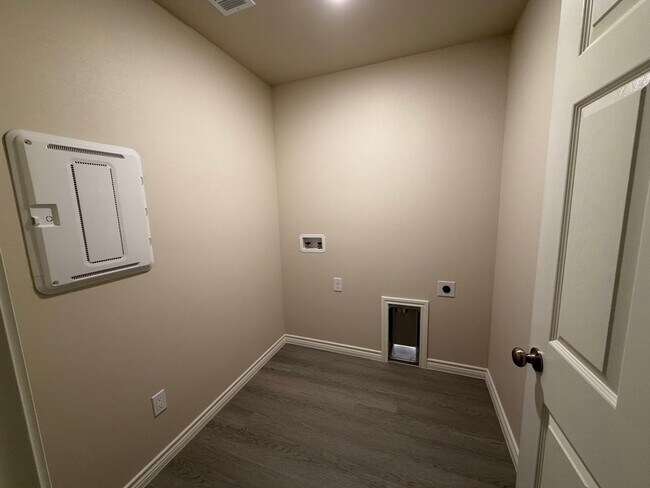 Building Photo - Brand New Construction in Midland!
