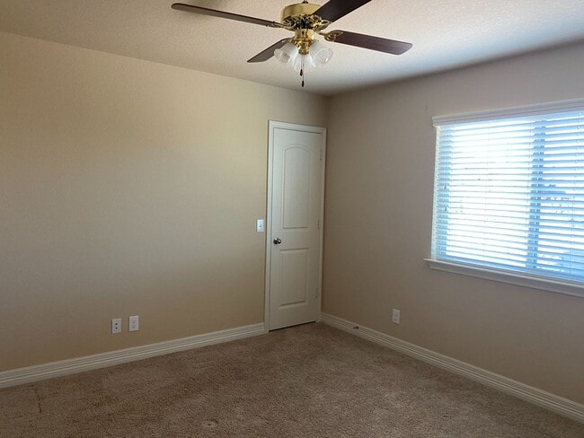 Building Photo - 3101 Christians Tee