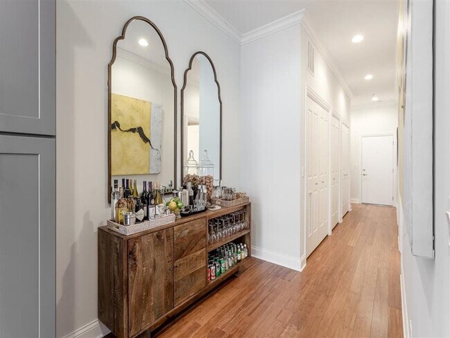 Building Photo - 124 W Polk St