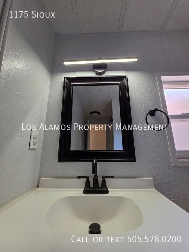 Building Photo - 1175 Sioux-