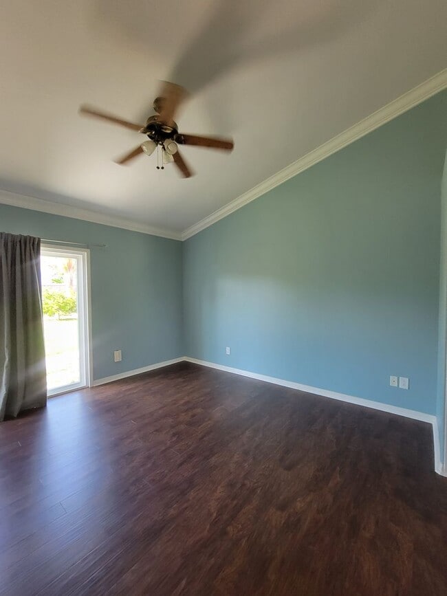 Building Photo - Beautiful 3 Bedroom, 2.5 Bathroom Home wit...