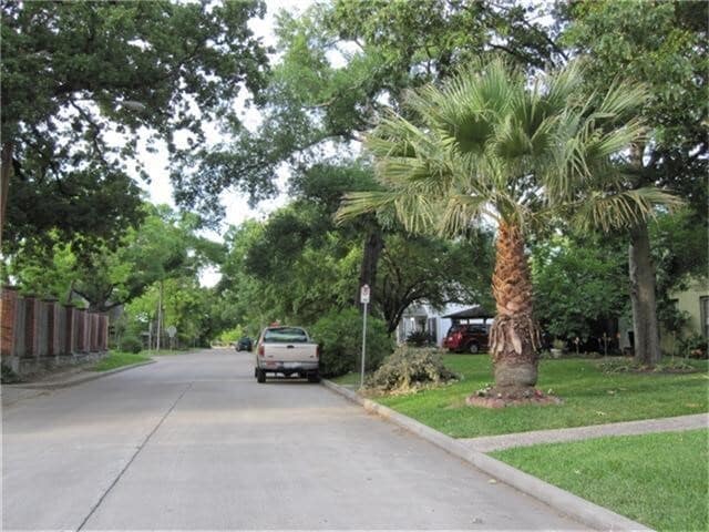 Building Photo - 4615 University Oaks Blvd