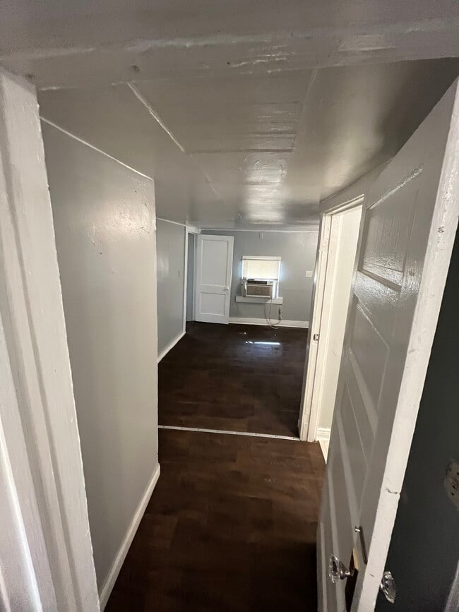 Building Photo - 271 E Lambert St