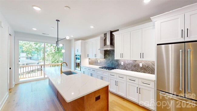 Building Photo - 156 Mattoon St