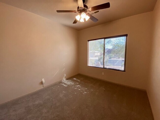 Building Photo - SPACIOUS HURRICANE HOME FOR RENT