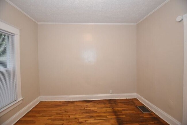 Building Photo - Mishawaka 1/2 story 3 bedroom single-family home with garage