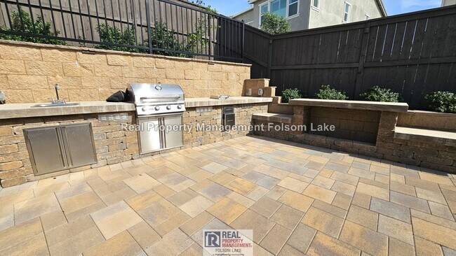 Building Photo - Upgraded 4 Bed + Loft | Solar | EV Charger | Outdoor Living | Folsom