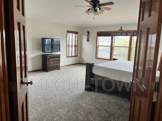 Building Photo - 2050 Rockland Dr