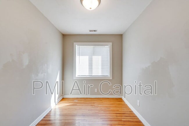 Building Photo - 638 S Woodlawn Blvd