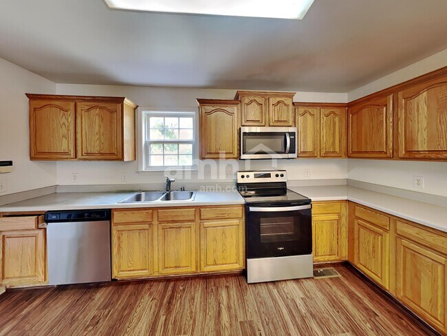 Building Photo - 524 Ryan Ave