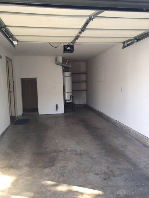 Building Photo - 6229 SE Mariner Way