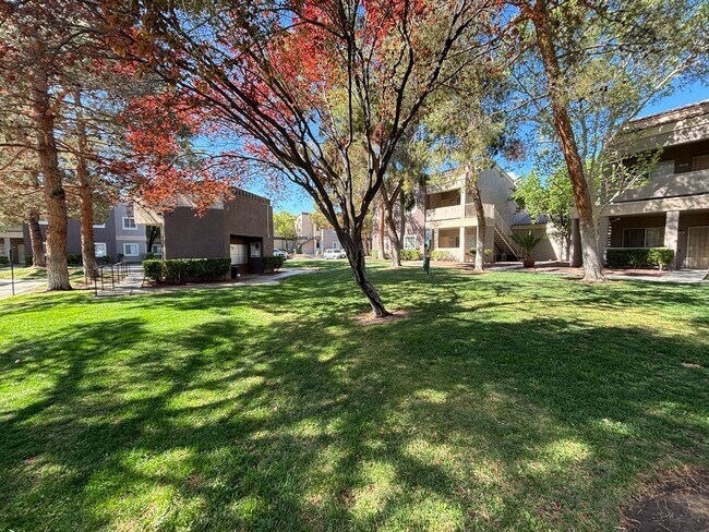 Building Photo - Gorgeous 2Bed/2Bath/2Car Garage, 2nd-Story Condo located in the West part of the valley— Enjoy Re...