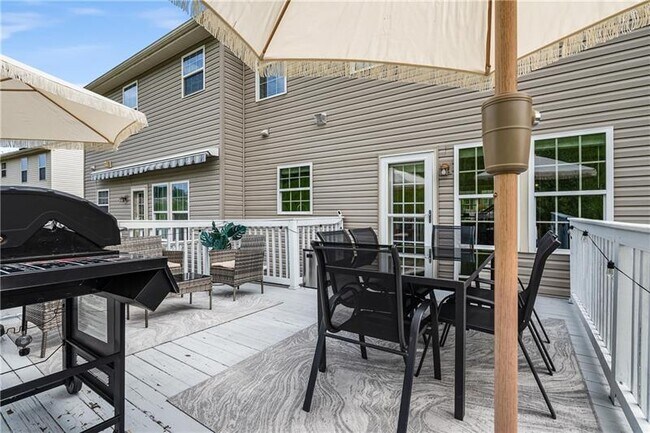 Building Photo - 242 Broadstone Dr