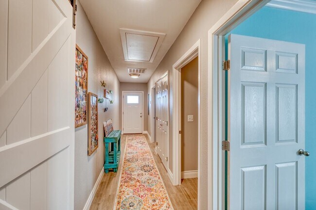 Building Photo - 724 S Chaparral