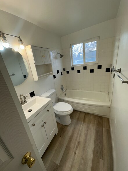 Building Photo - 1260 E 4th N