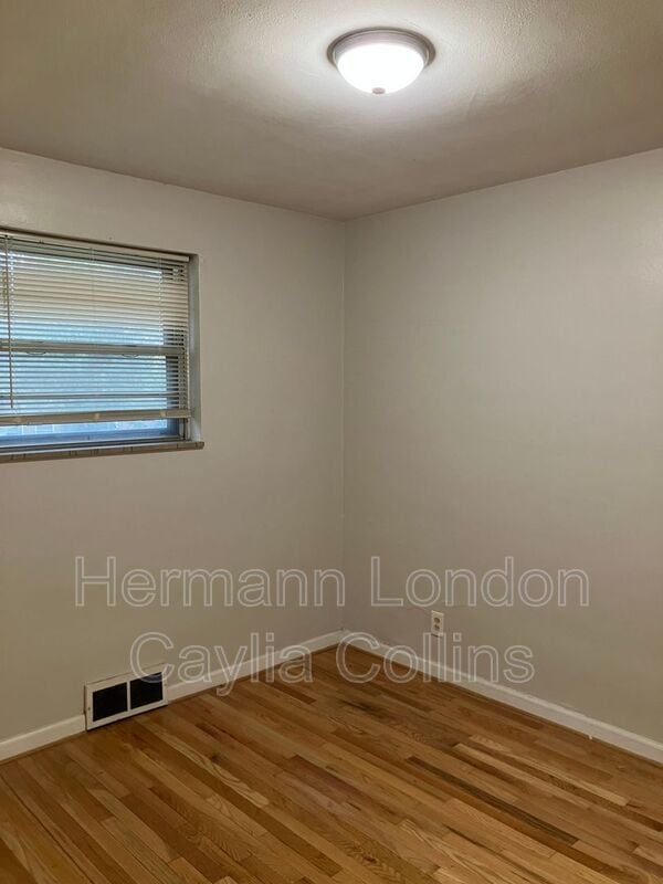 Building Photo - 7826 Birchmont Dr