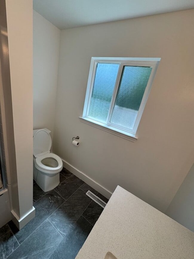 Building Photo - Beautiful 3 Bedroom, 1.5 Bath Home Available Soon!